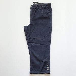 Flex Fit Dark Wash Capris